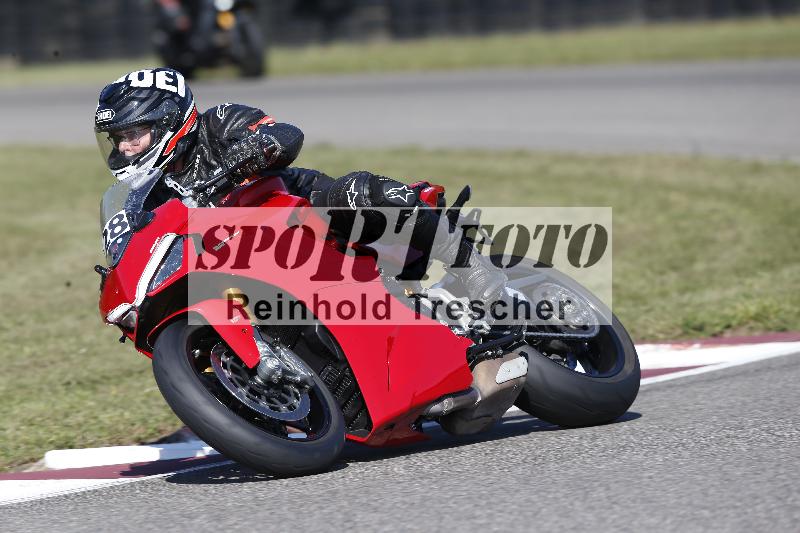 /Archiv-2025/49 26.08.2025 Cornu Master School ADR/blau-bleu/28